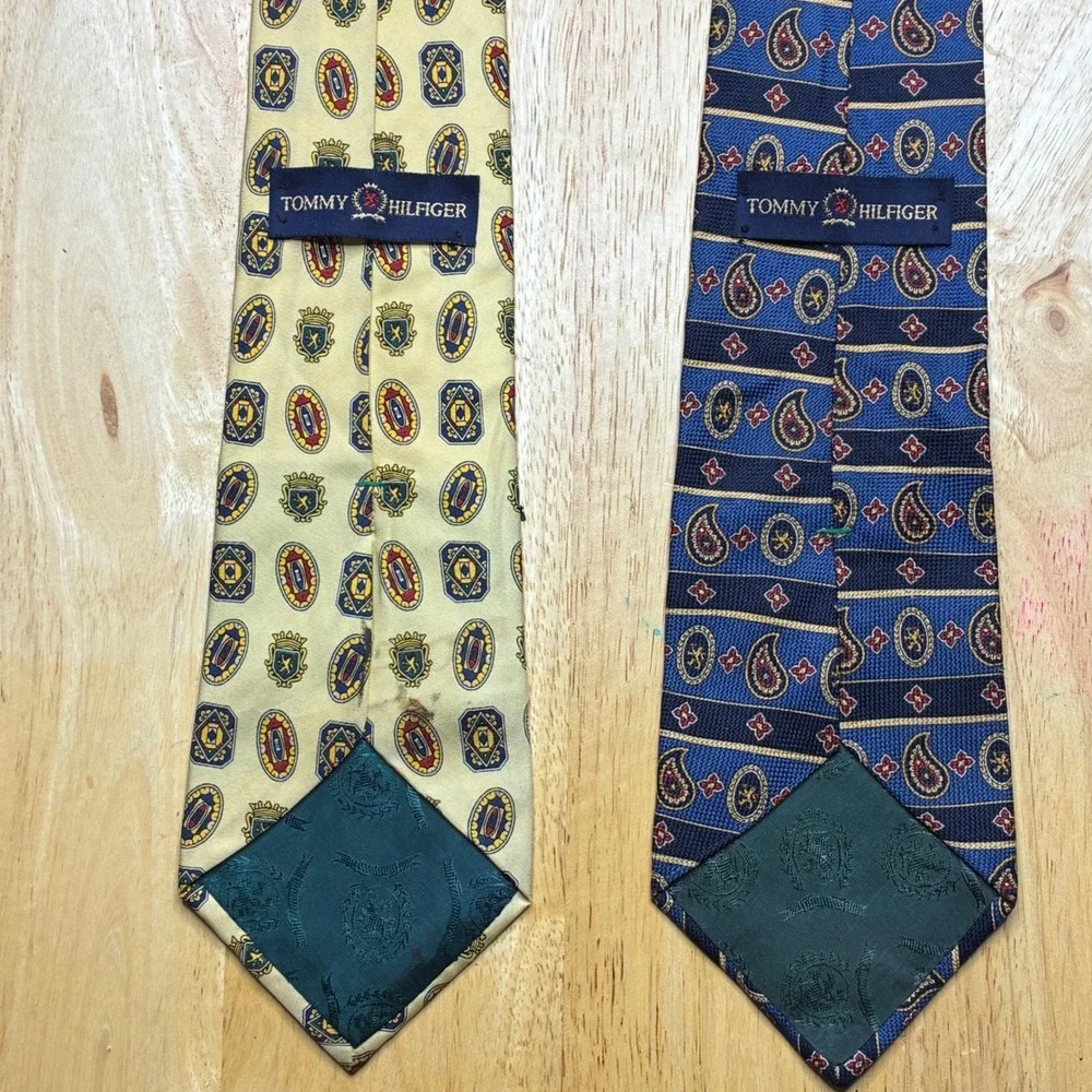 Vintage Tommy Hilfiger Tie Lot 2 Crest Paisley Preppy Silk Style Neckties